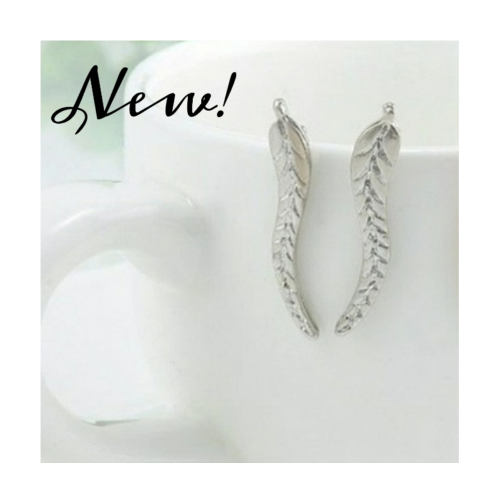 💖 Silver Leaf Blade Earrings